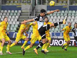 In primo piano al centro: Yordan Osorio del Parma in azione nello Stadio Ennio Tardini. Serie A, partita con il Cagliari del 16 dicembre 2020 (foto di Alessandro Sabattini/Getty Images).