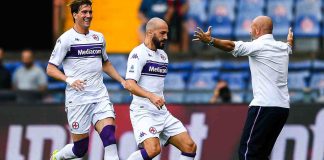 Dusan Vlahovic e Riccardo Saponara (attaccante e centrocampista della Fiorentina) esultano insieme a Vincenzo Italiano (allenatore della Fiorentina) (credit: Getty Images)