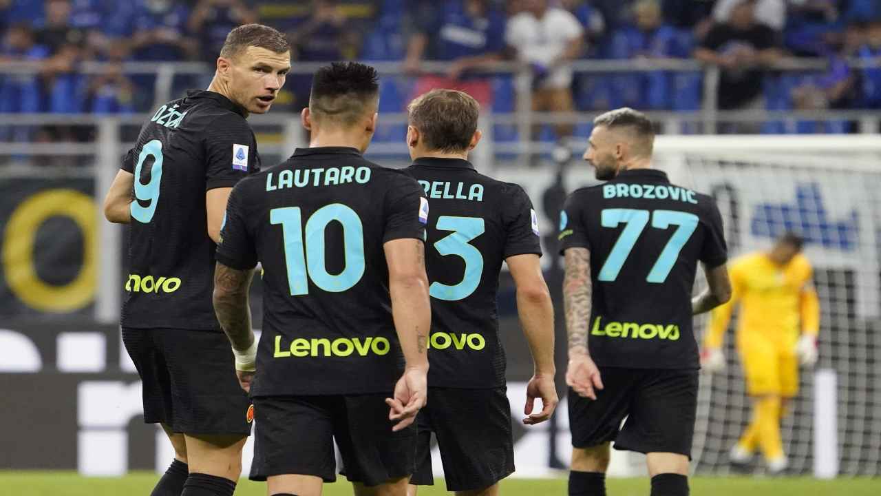 Lautaro, Barella, Brozovic e Dzeko con la maglia dell'Inter - credit: Getty Images