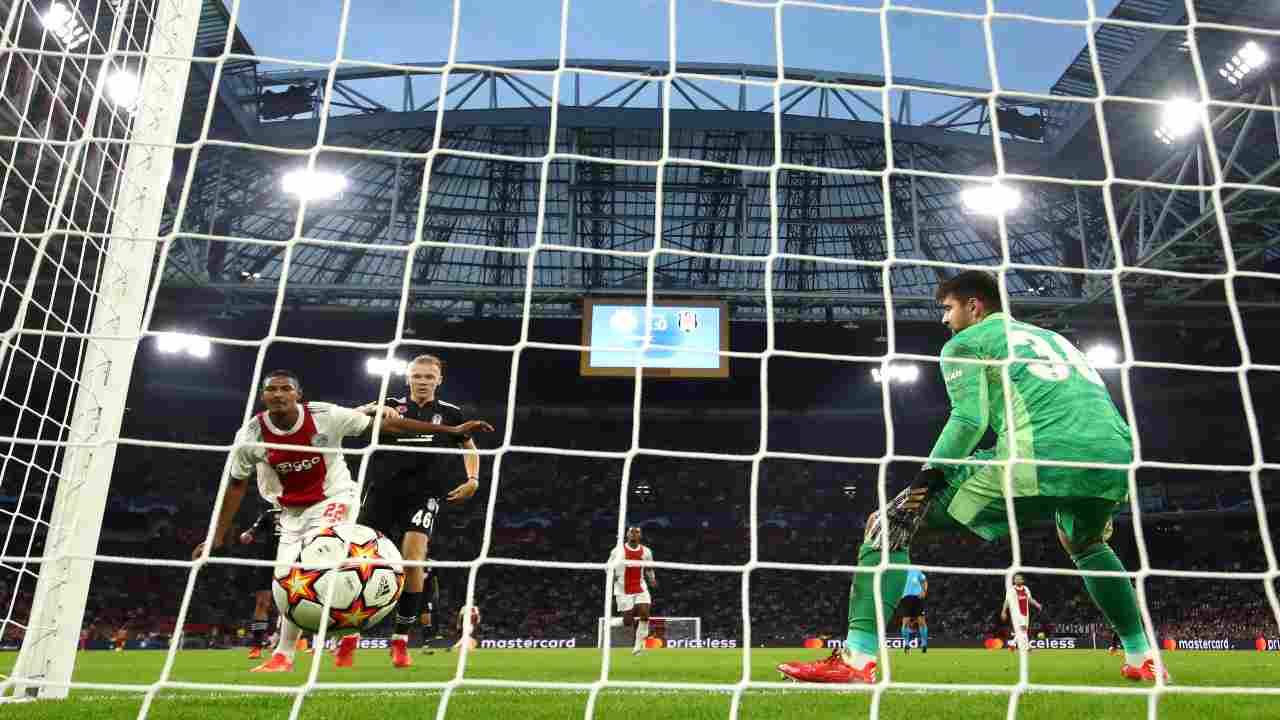 Haller, capocannoniere dell'attuale Champions League, in gol con l'Ajax - credit: Getty Images