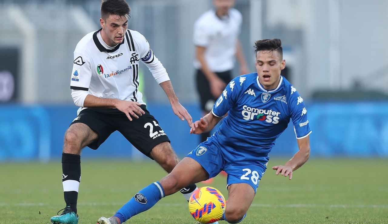 Giulio Maggiore, centrocampista dello Spezia e Samuele Ricci, centrocampista dell'Empoli (credit: Getty Images)