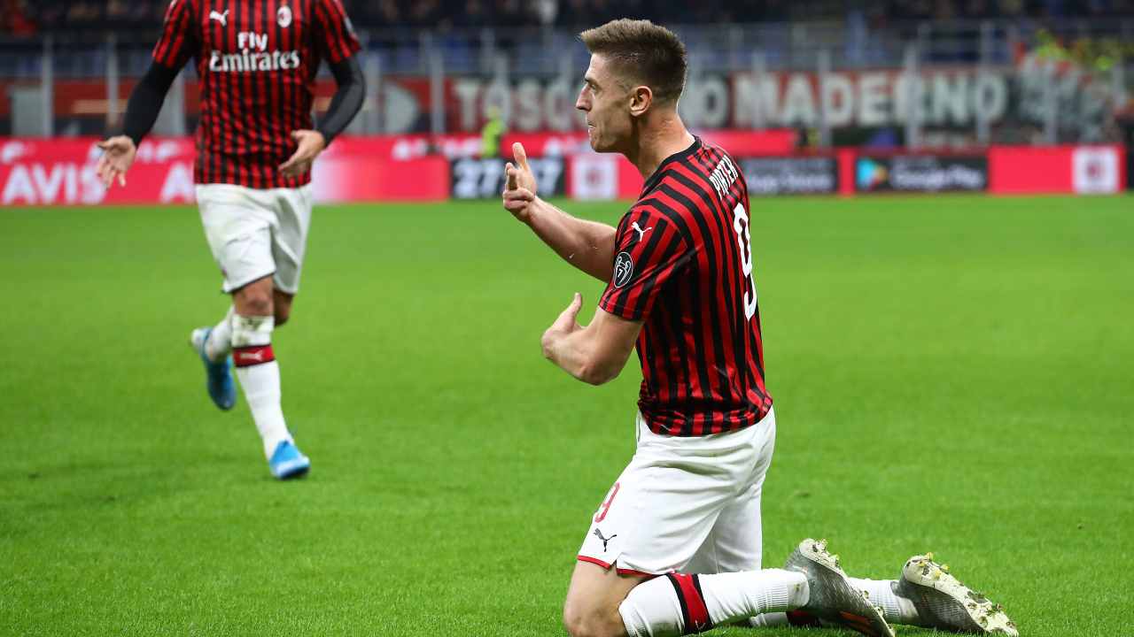 Piatek esulta per un gol con la maglia del Milan in Serie A - credits: Getty Images. Sportmeteoweek