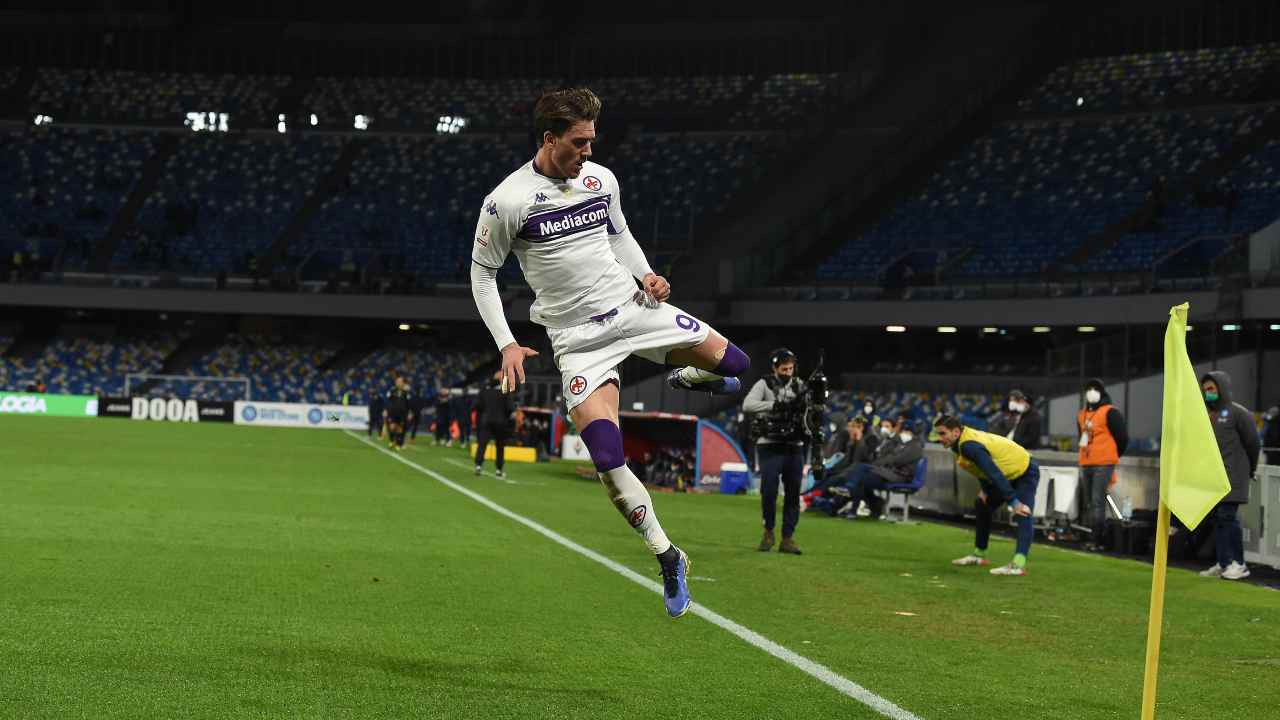 Dusan Vlahovic, attaccante della Fiorentina, oggetto dei desideri di mezza Europa - credits: Getty Images. Sportmeteoweek