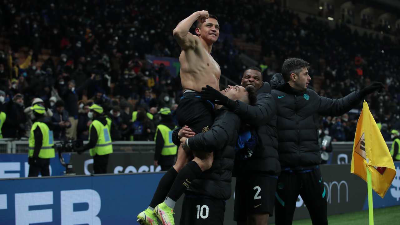 Alexis Sanchez esulta dopo il gol della vittoria dell'Inter (credit: Getty Images)