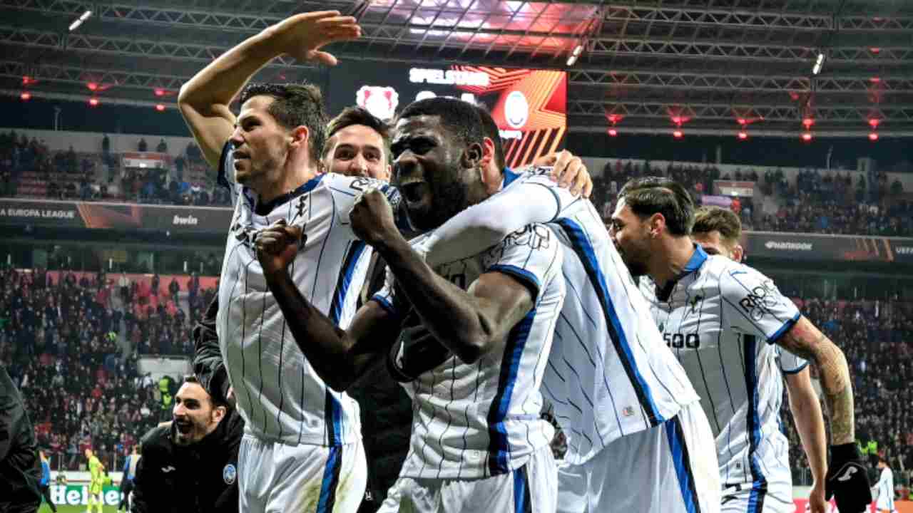 Giocatori dell'Atalanta festeggiano il gol di Boga contro il Bayer Leverkusen - credits: Ansa Foto. Sportmeteoweek