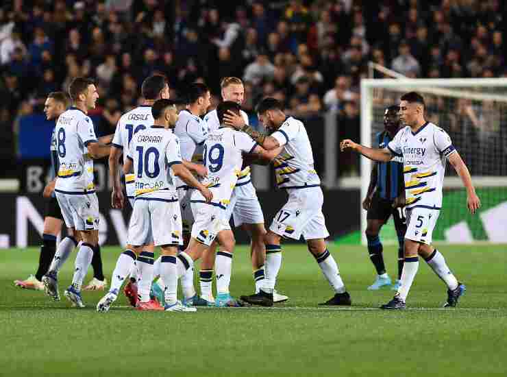 I giocatori del Verona esultano dopo il gol del vantaggio [Credit: ANSA] - Meteoweek