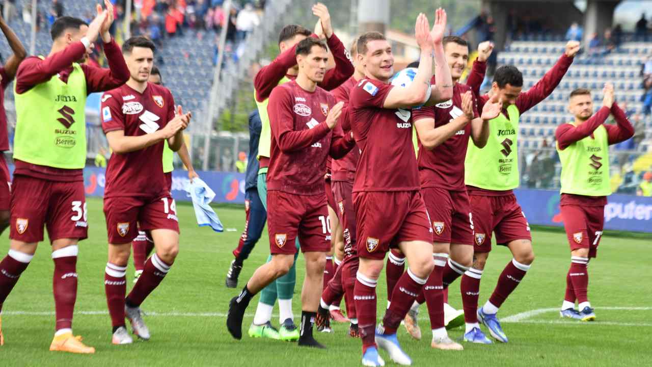 Il Torino va a salutare i tifosi (Credit Foto Ansa)