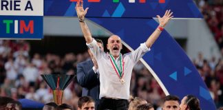 Stefano Pioli festeggia la vittoria dello scudetto del Milan (credit: Ansa)