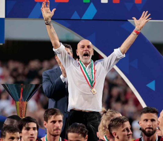 Stefano Pioli festeggia la vittoria dello scudetto del Milan (credit: Ansa)
