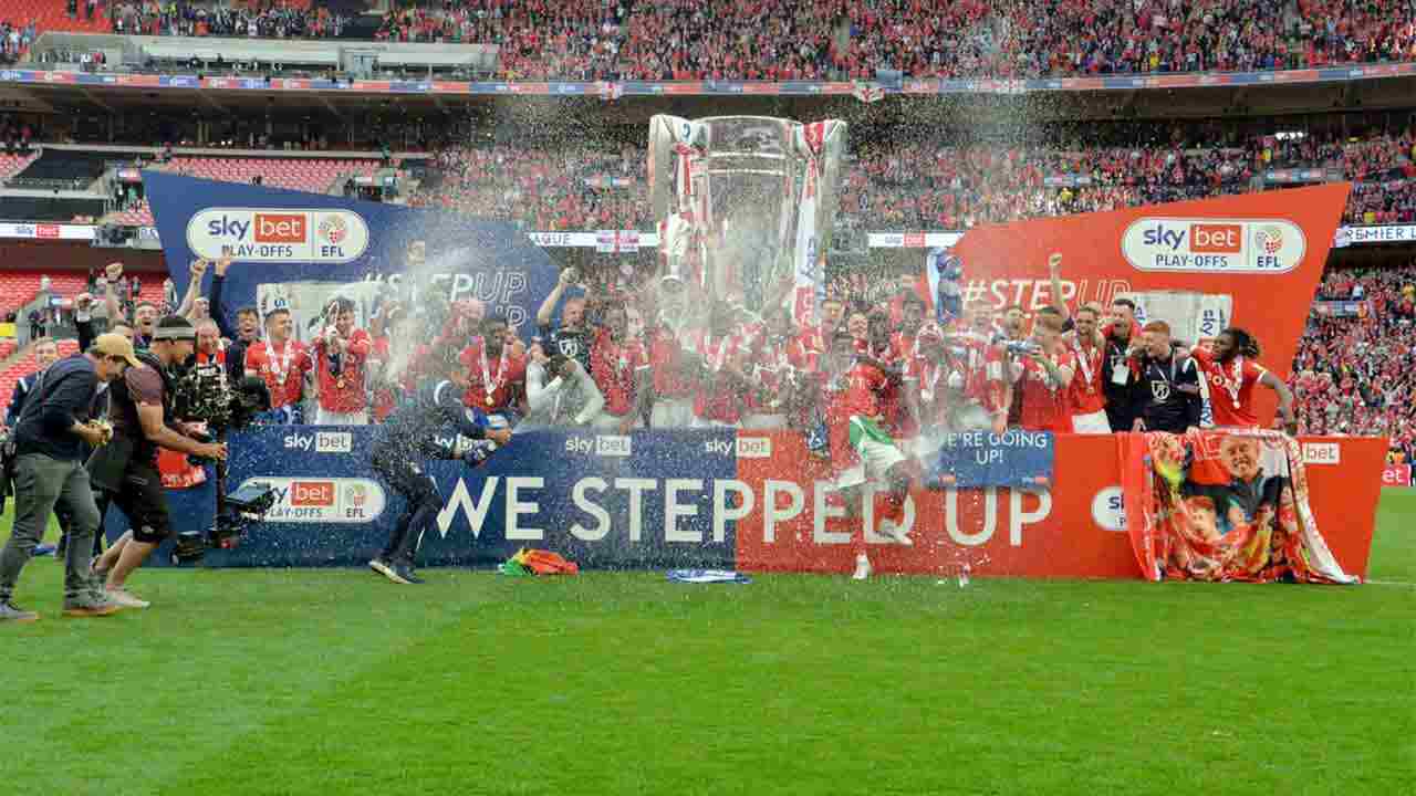 Il Nottingham Forest festeggia la promozione - credits: Foto dal Web. Sportmeteoweek