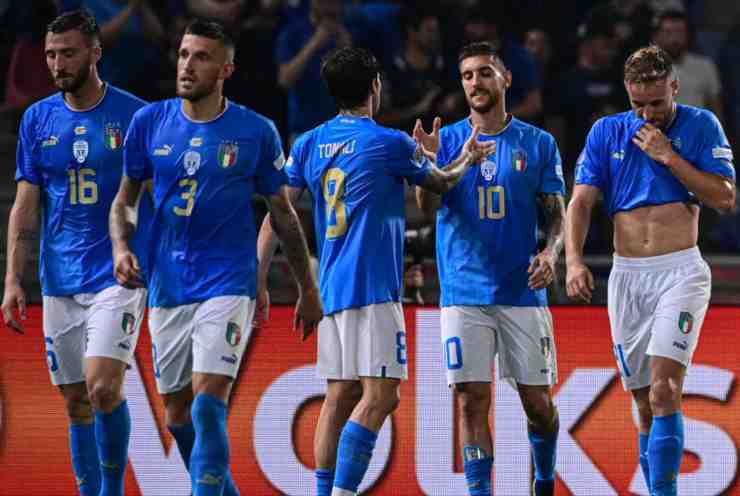 I giocatori dell'Italia esultano dopo il gol di Pellegrini (credit: Eurosport)